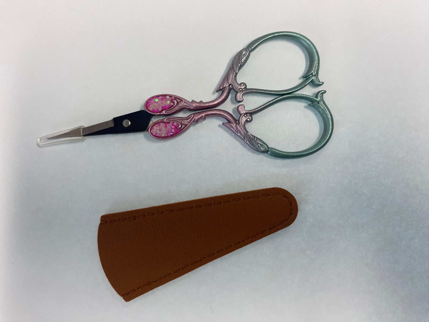 Nail scissors with case