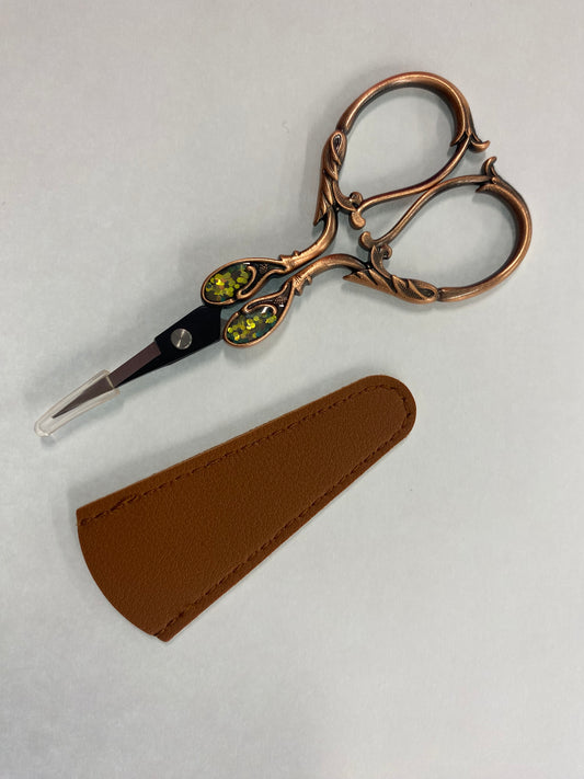 Nail scissors with case