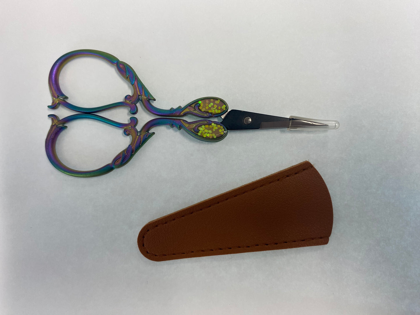 Nail scissors with case